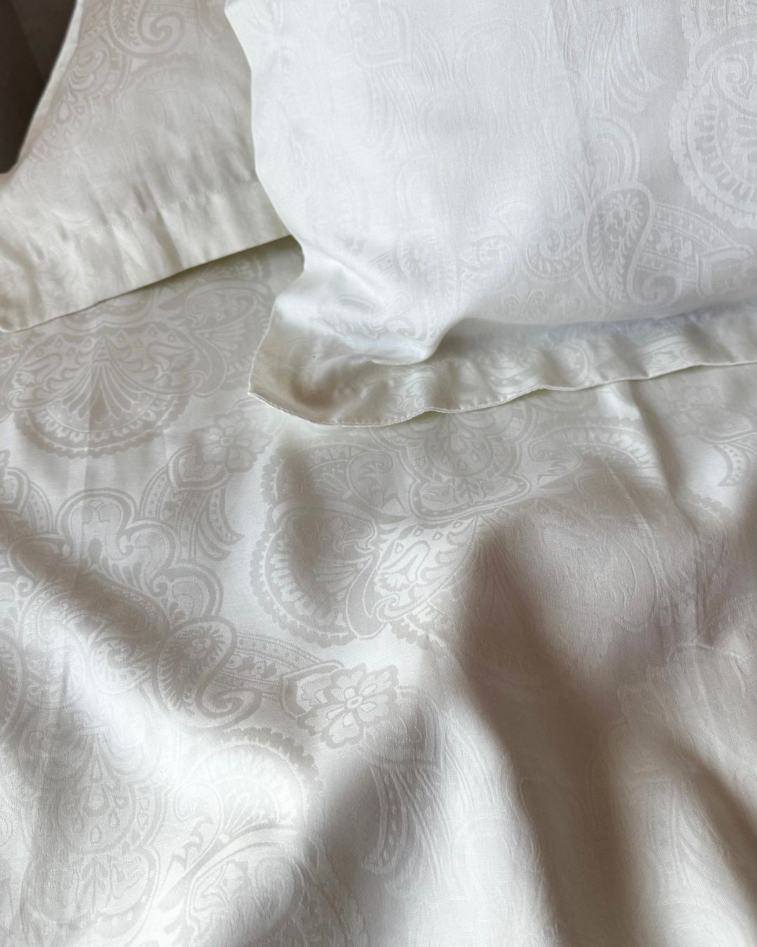Jacquard White Bedsheet Set
