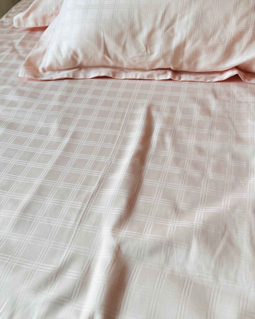 Jacquard Peach Checks Bedsheet Set