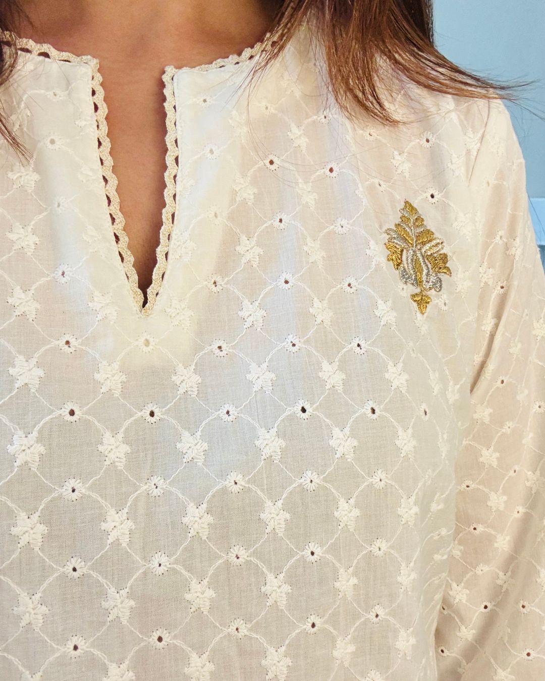 Zari Offwhite Hakoba tunic