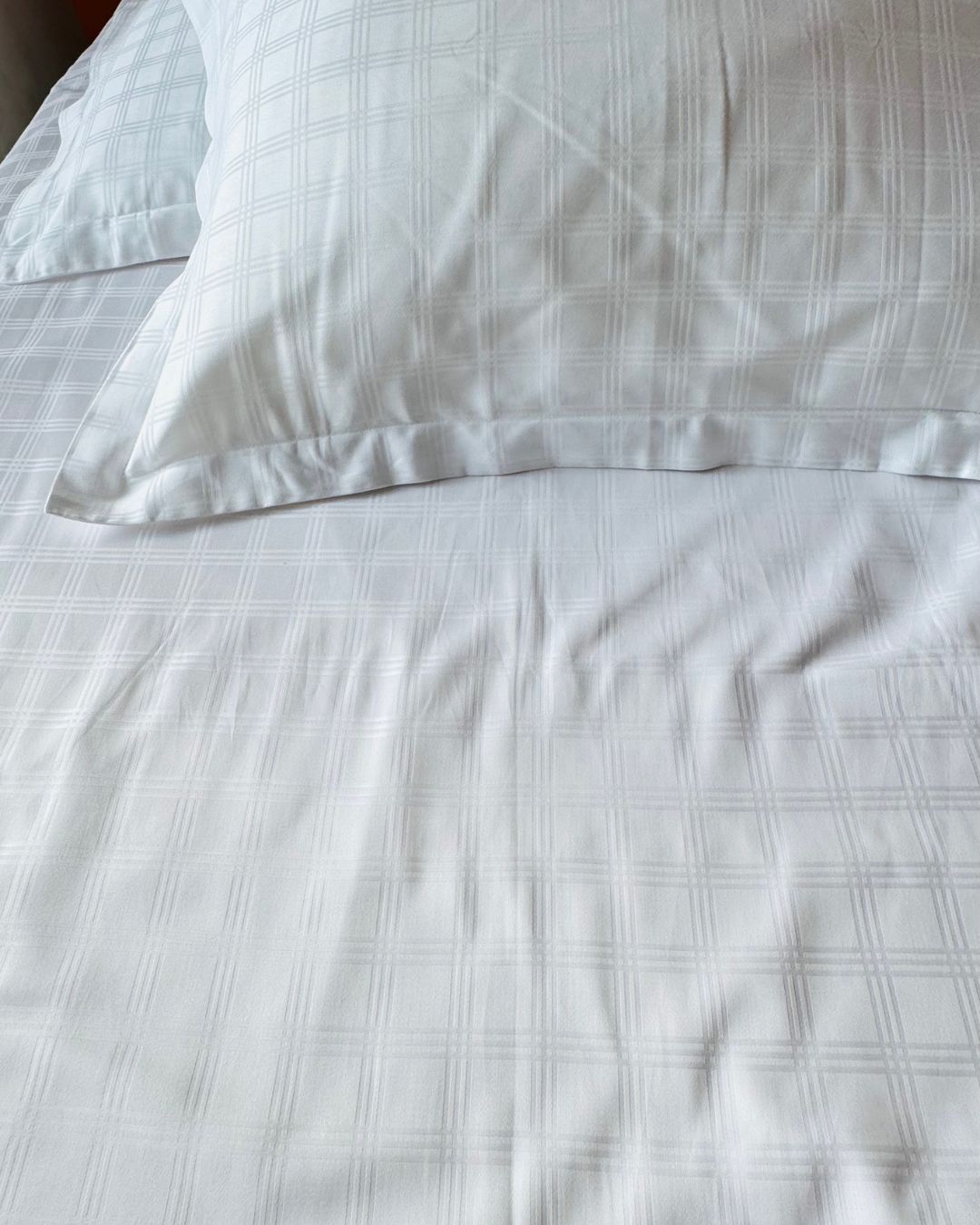 Jacquard White Checks Bedsheet Set