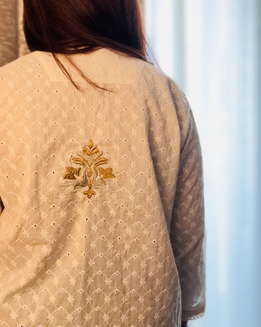 Zari Offwhite Hakoba tunic