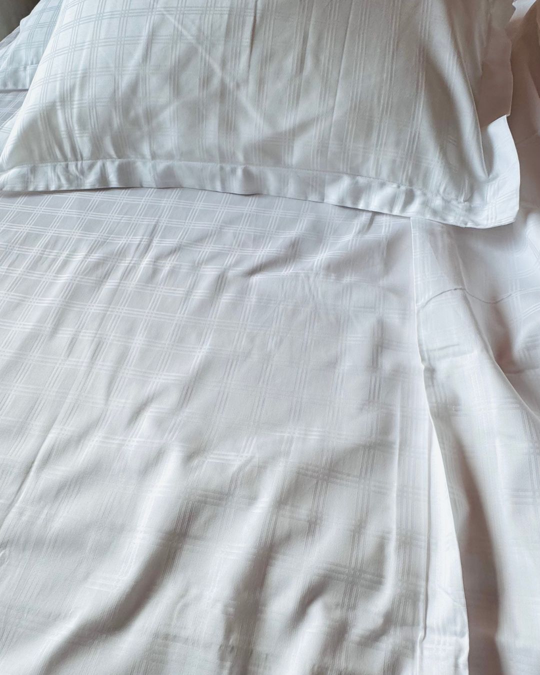 Jacquard White Checks Bedsheet Set