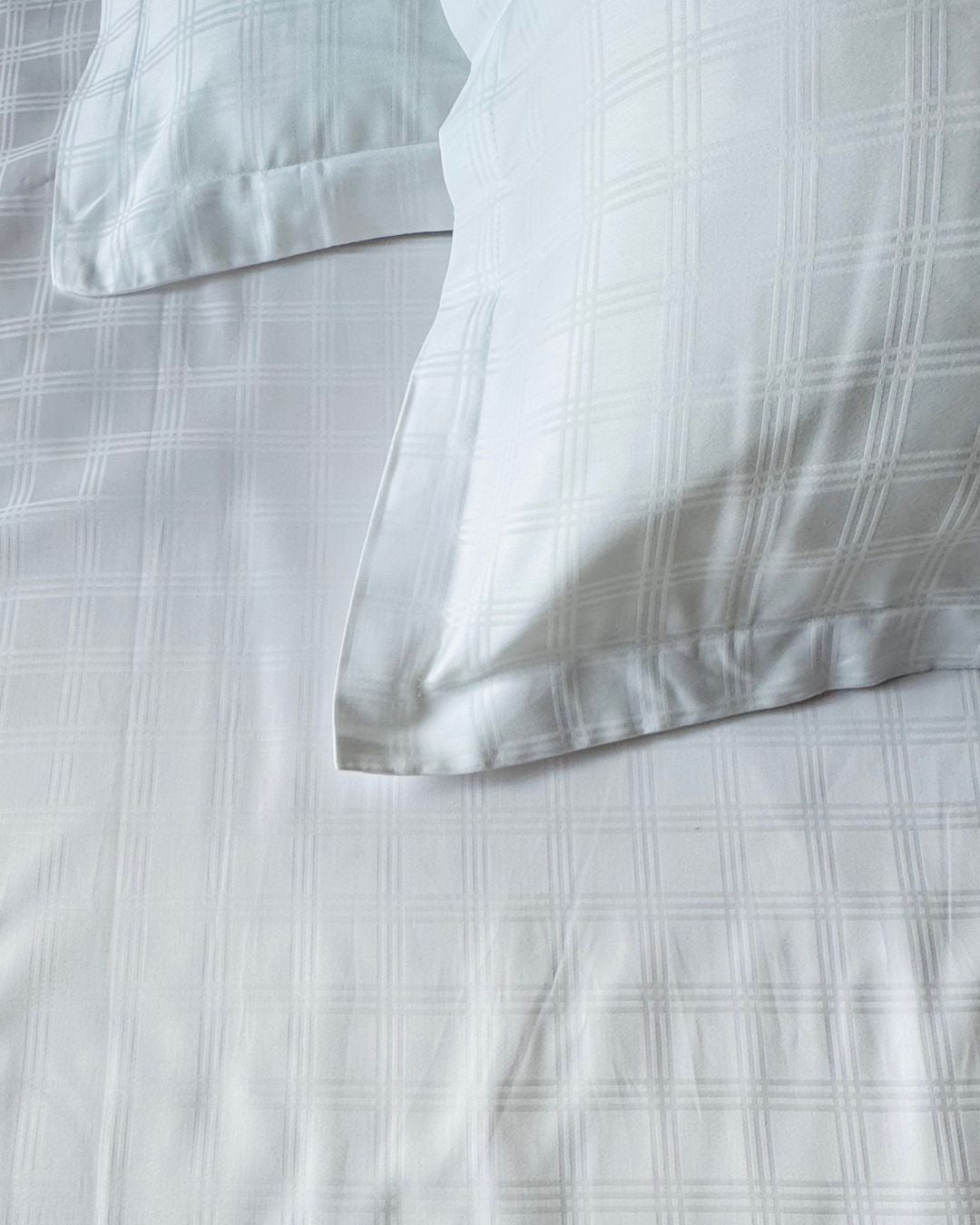 Jacquard White Checks Bedsheet Set