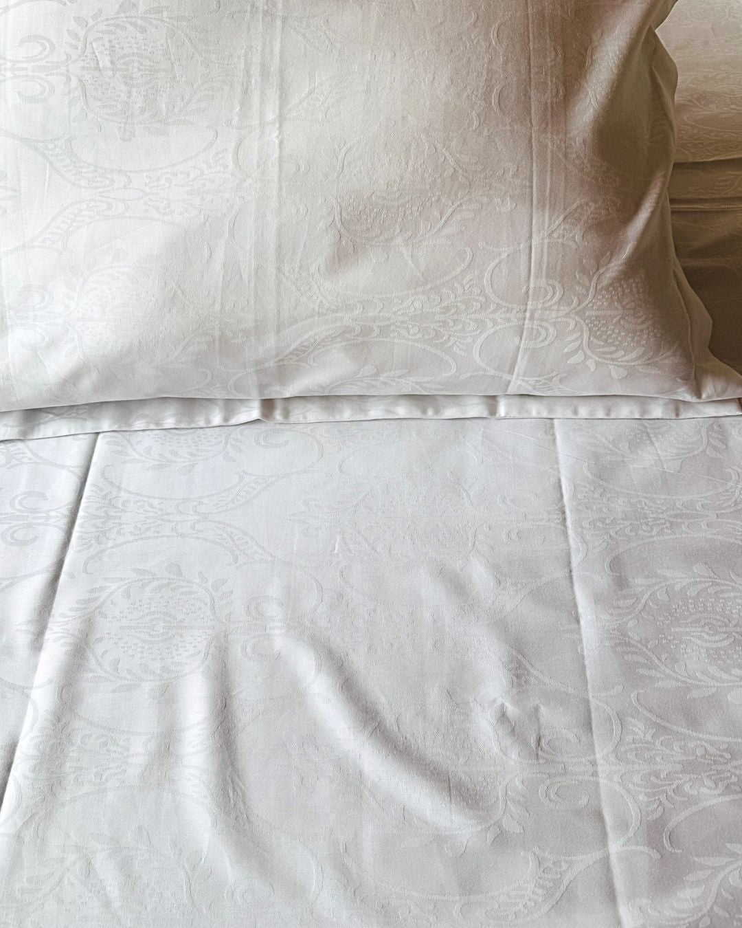 Jacquard Tulip White Bedsheet Set