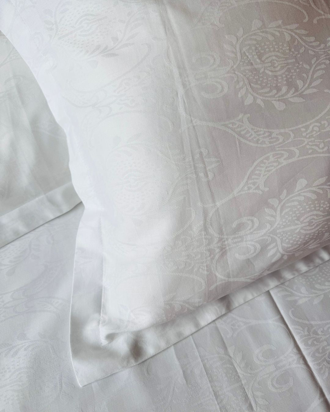 Jacquard Tulip White Bedsheet Set