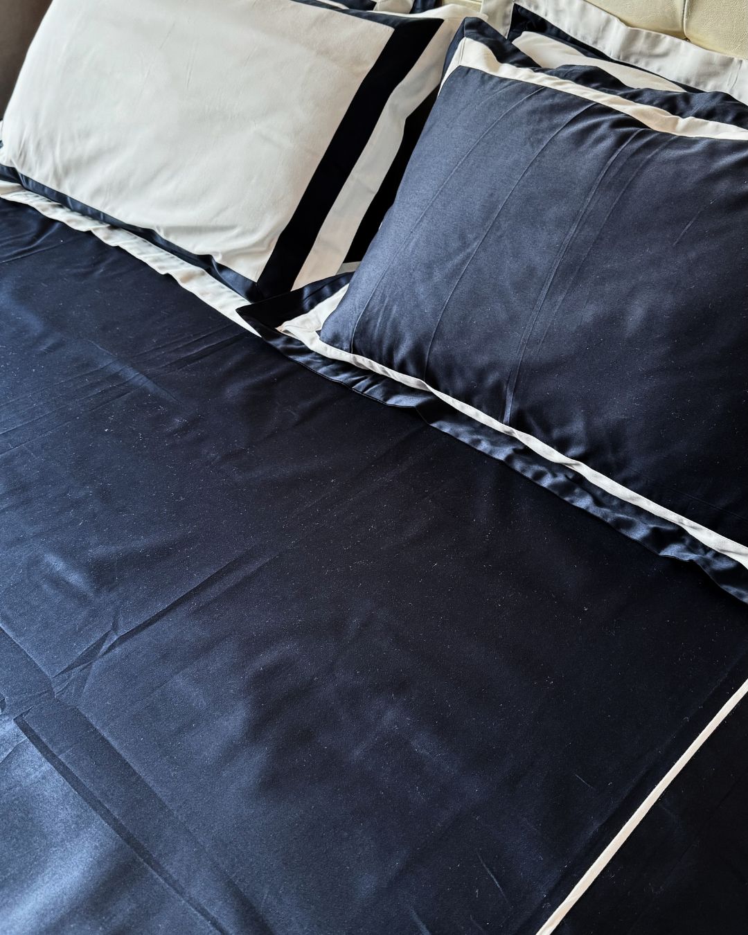 Borderline Navy White