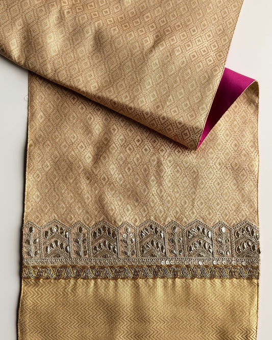 Svarna Table Runner