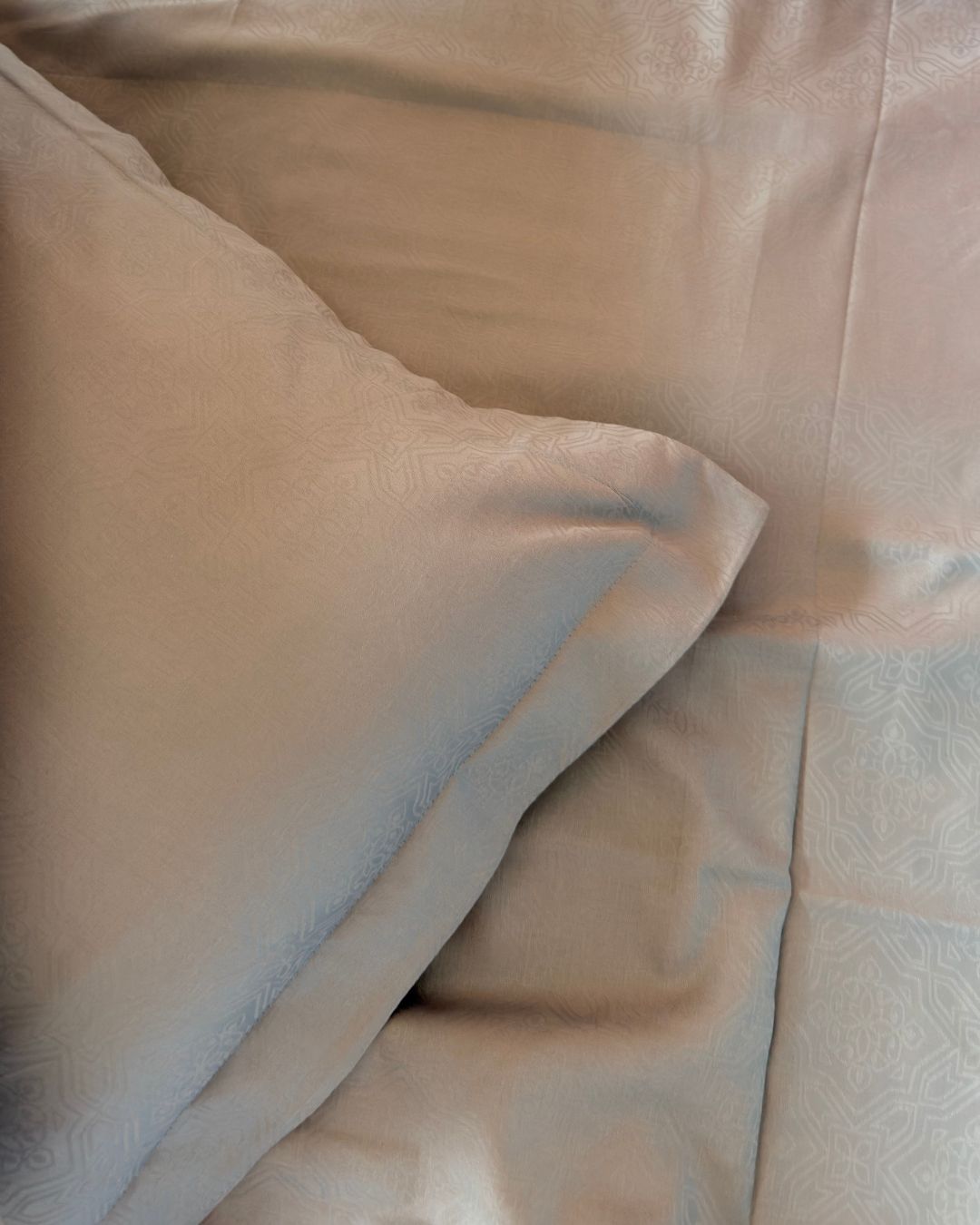 Beige Jacquard Bedsheet Set