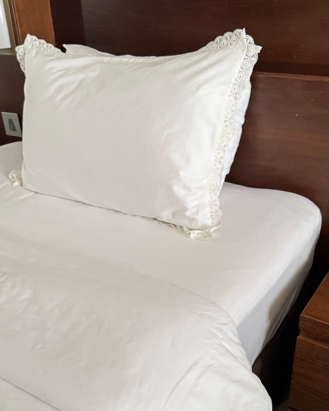 White Single Set