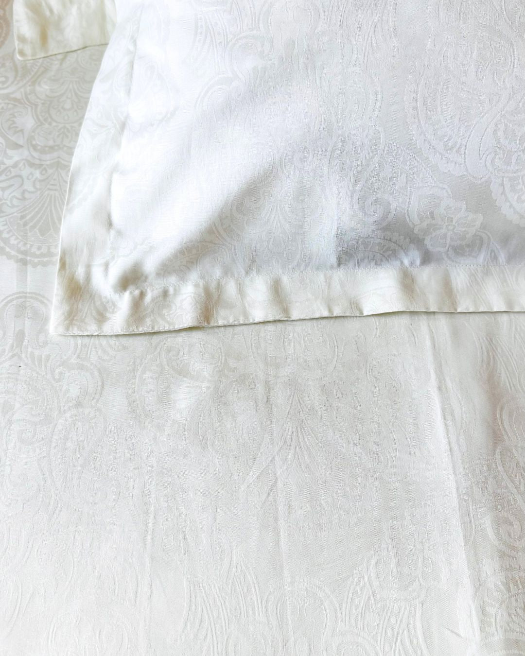 Jacquard White Bedsheet Set