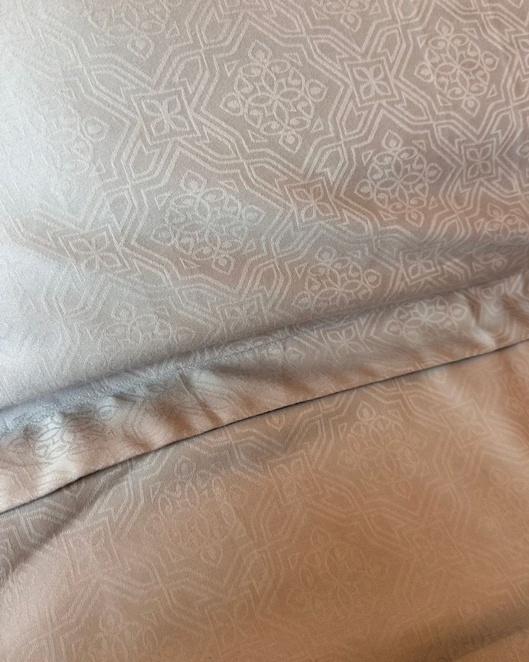Beige Jacquard Bedsheet Set