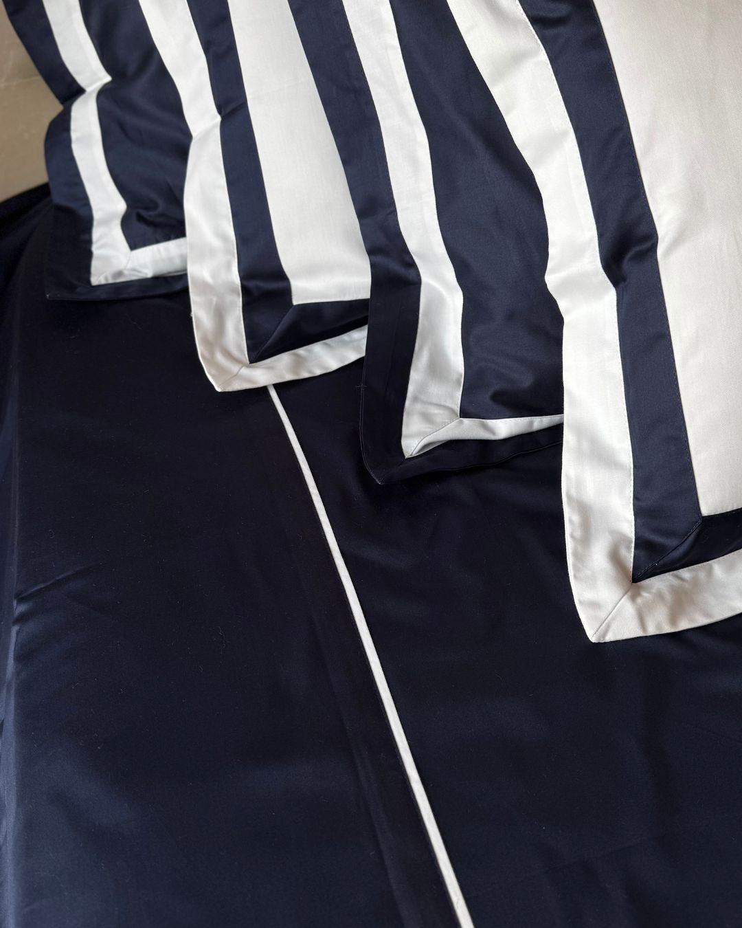 Borderline Navy White