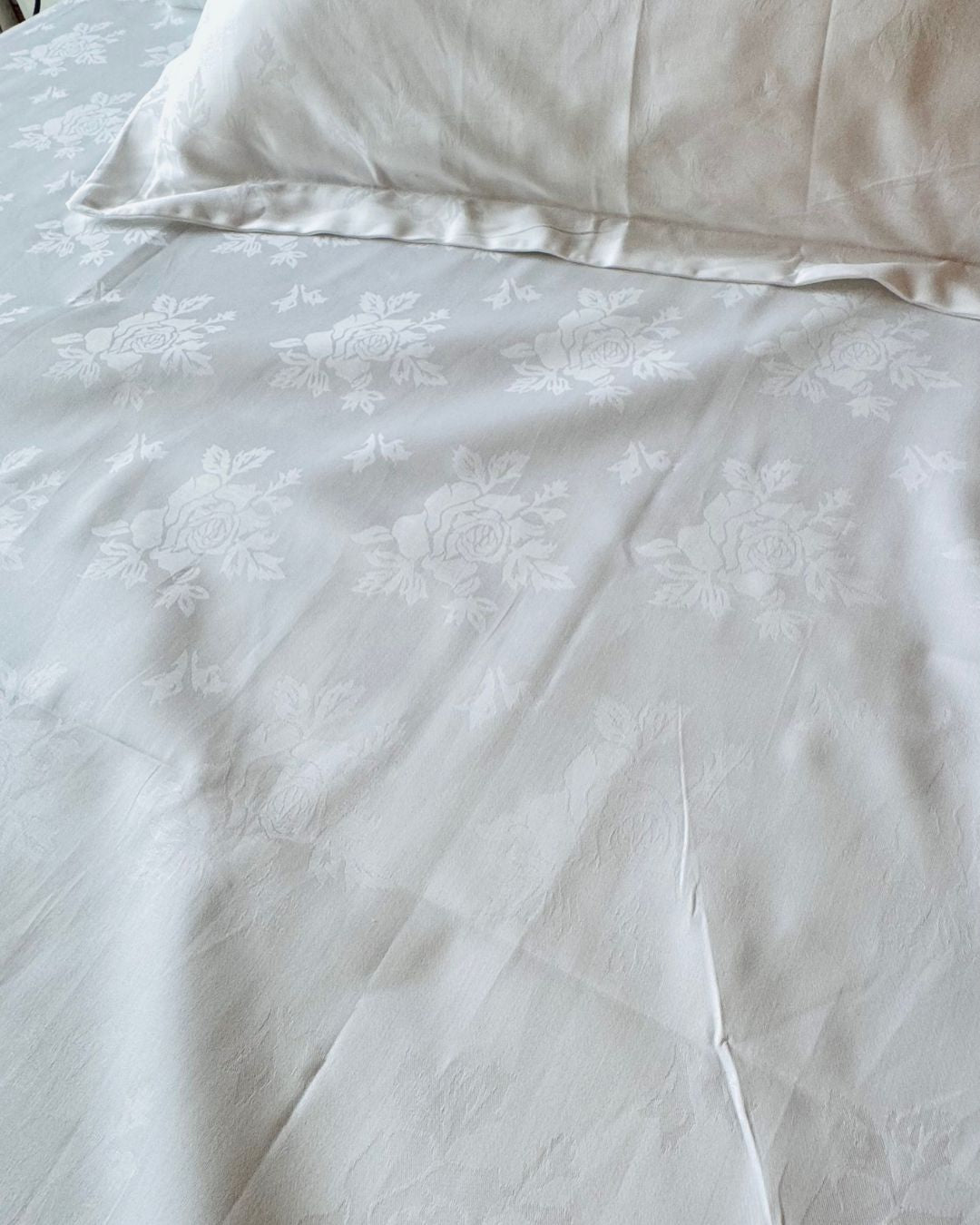 Jacquard White Rose Bedsheet Set