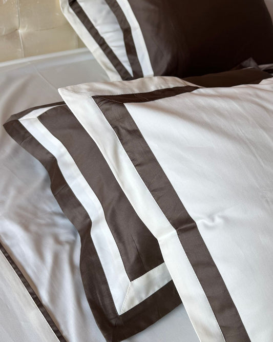 Borderline White Grey