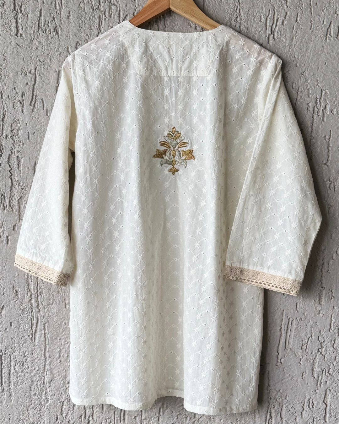 Zari Offwhite Hakoba tunic