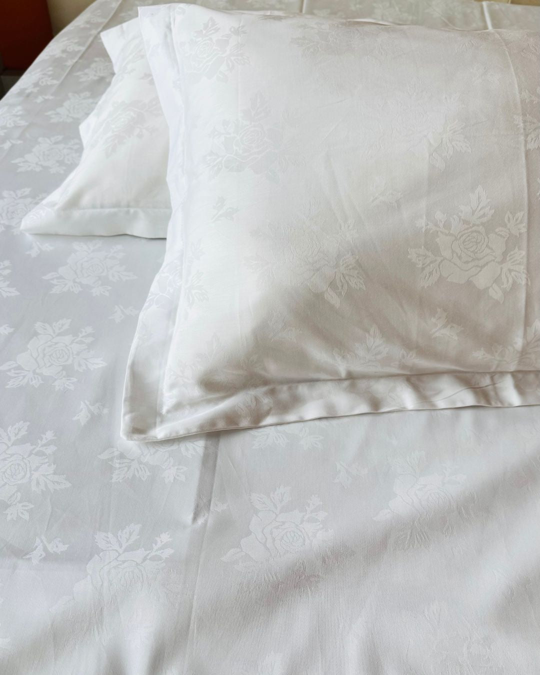 Jacquard White Rose Bedsheet Set