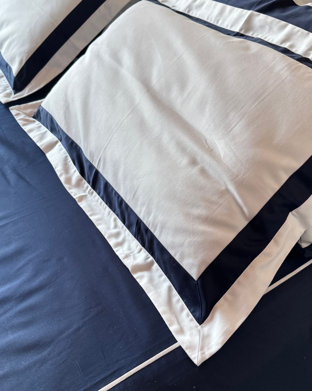 Borderline Navy White