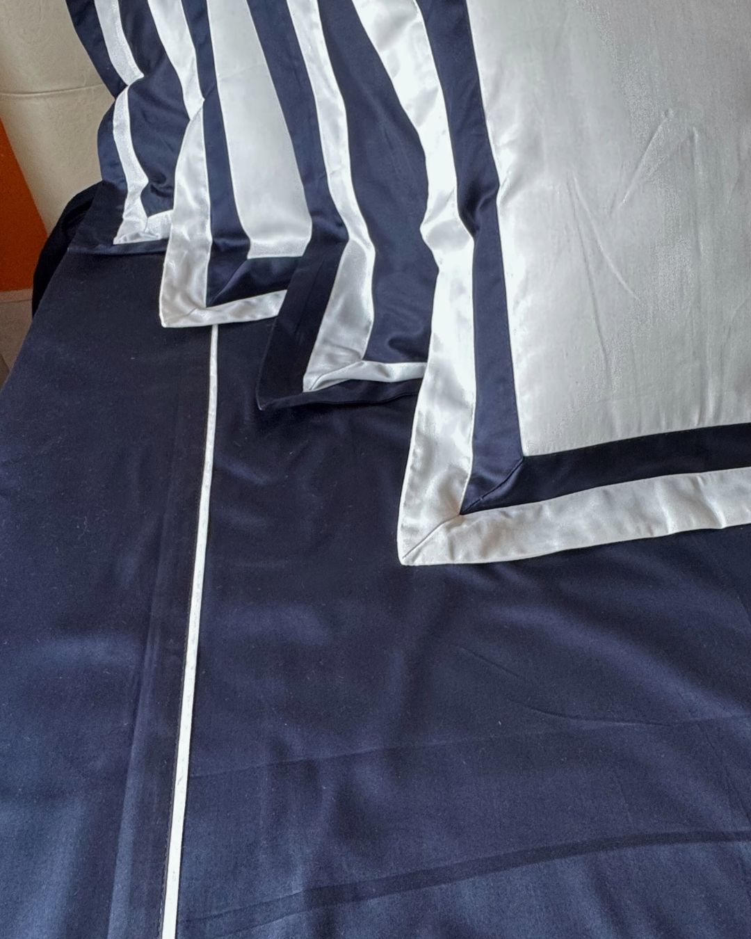 Borderline Navy White