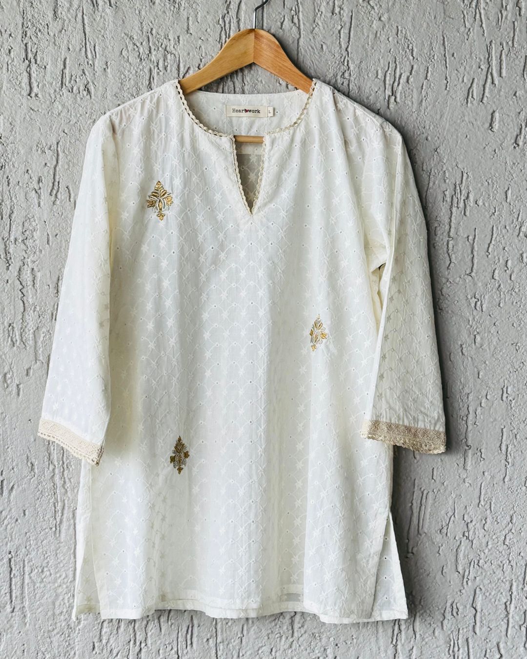 Zari Offwhite Hakoba tunic