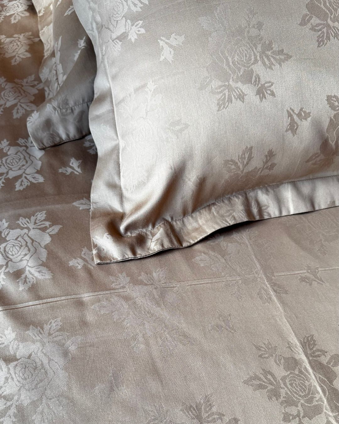 Jacquard Rose Silver Bedsheet Set
