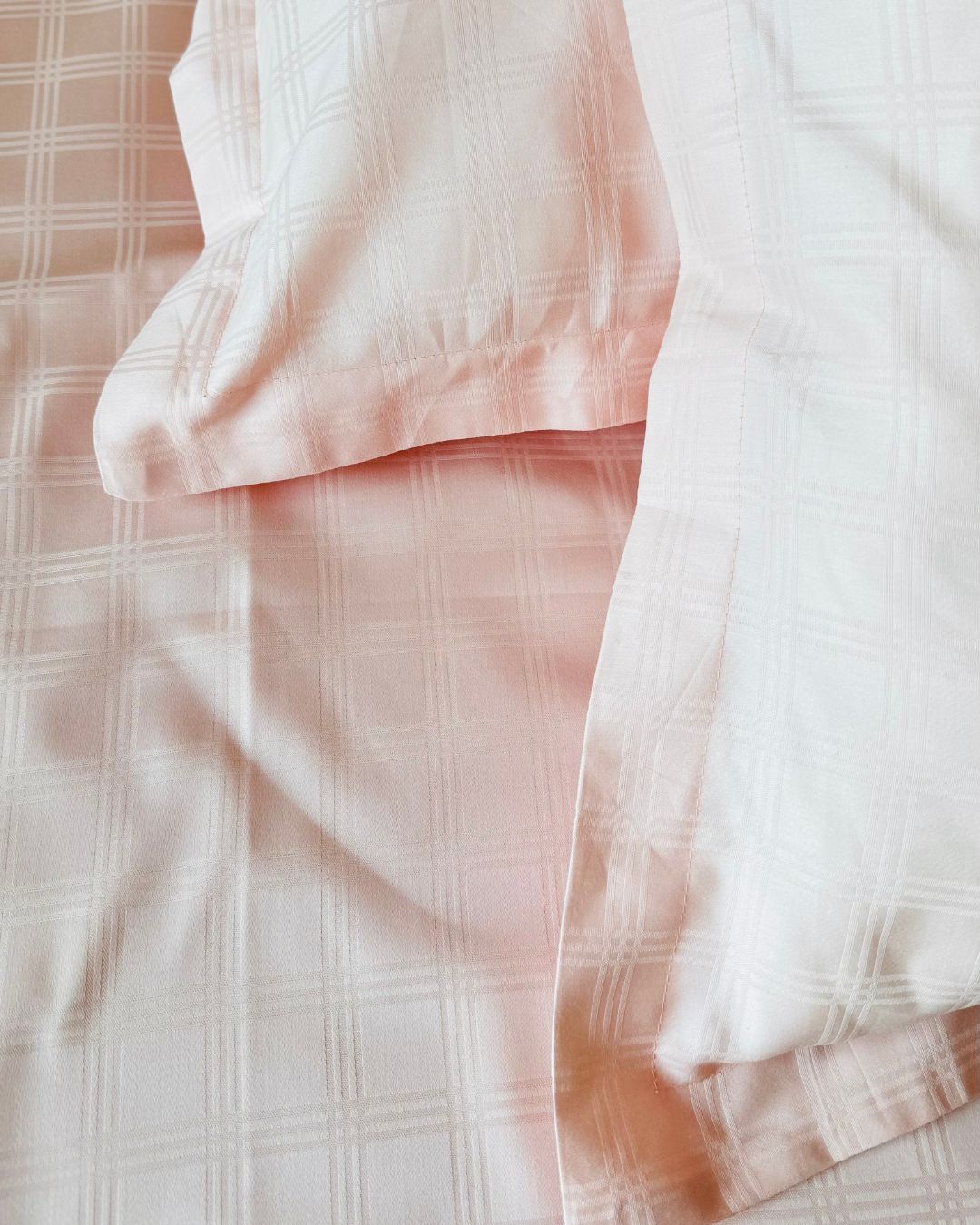 Jacquard Peach Checks Bedsheet Set
