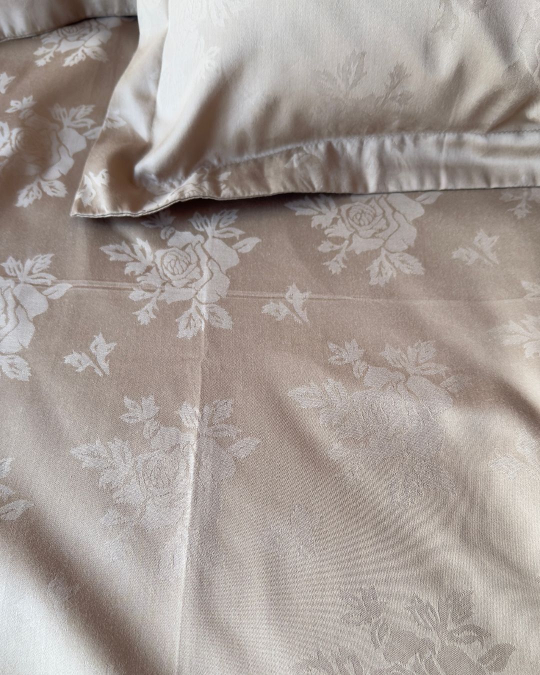 Jacquard Rose Silver Bedsheet Set