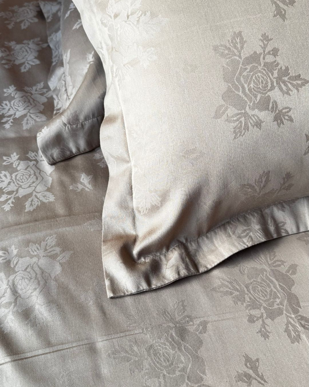 Jacquard Rose Silver Bedsheet Set