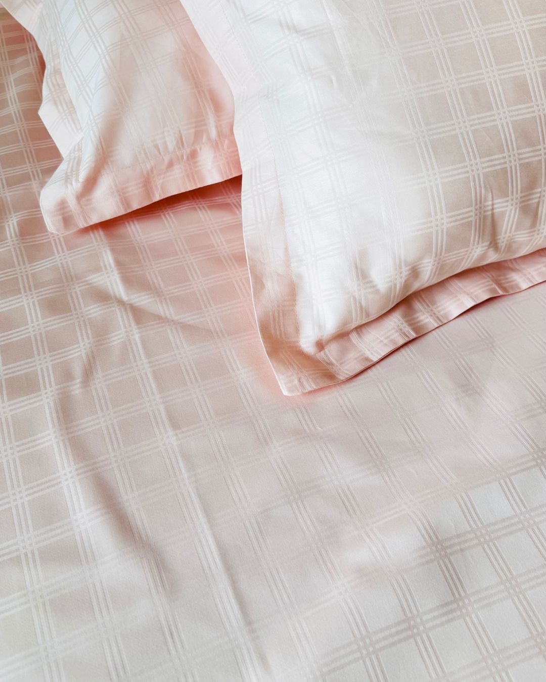 Jacquard Peach Checks Bedsheet Set