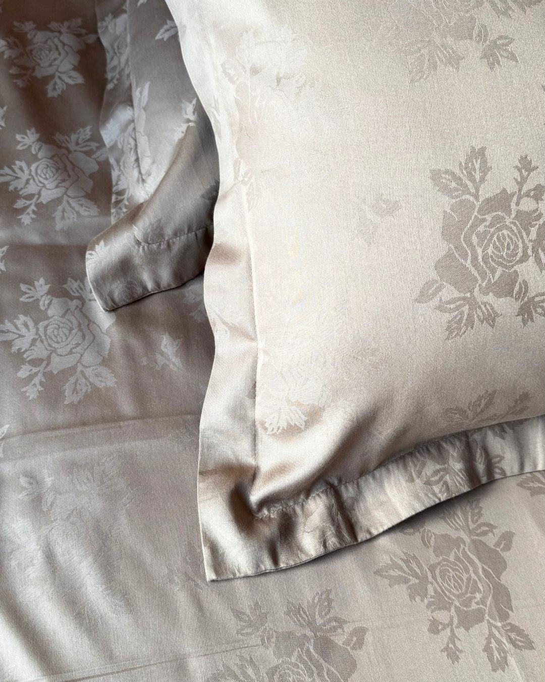 Jacquard Rose Silver Bedsheet Set