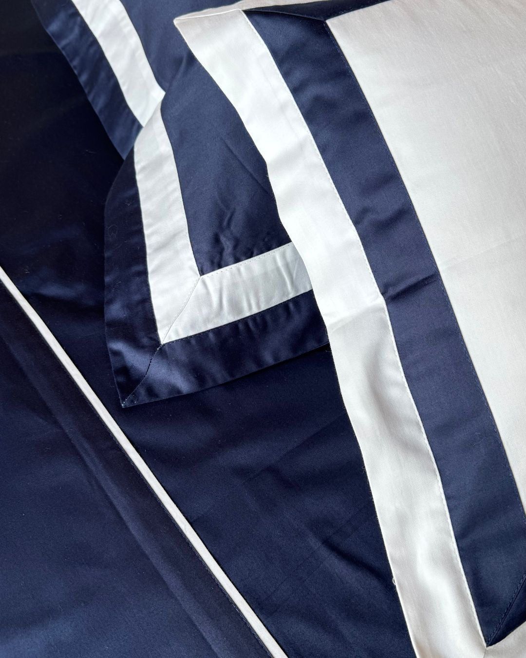 Borderline Navy White