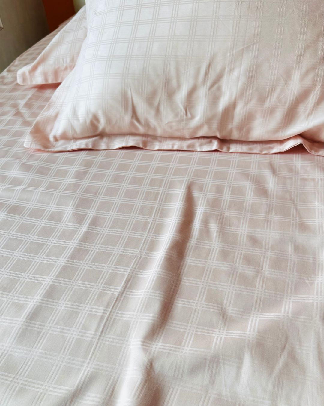 Jacquard Peach Checks Bedsheet Set